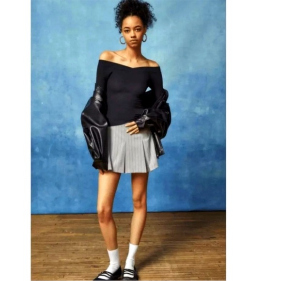 UO-2 NWOT URBAN OUTFITTERS BDG SHANNEN DOUBLE V LONG SLEEVE TOP - Picture 2 of 7